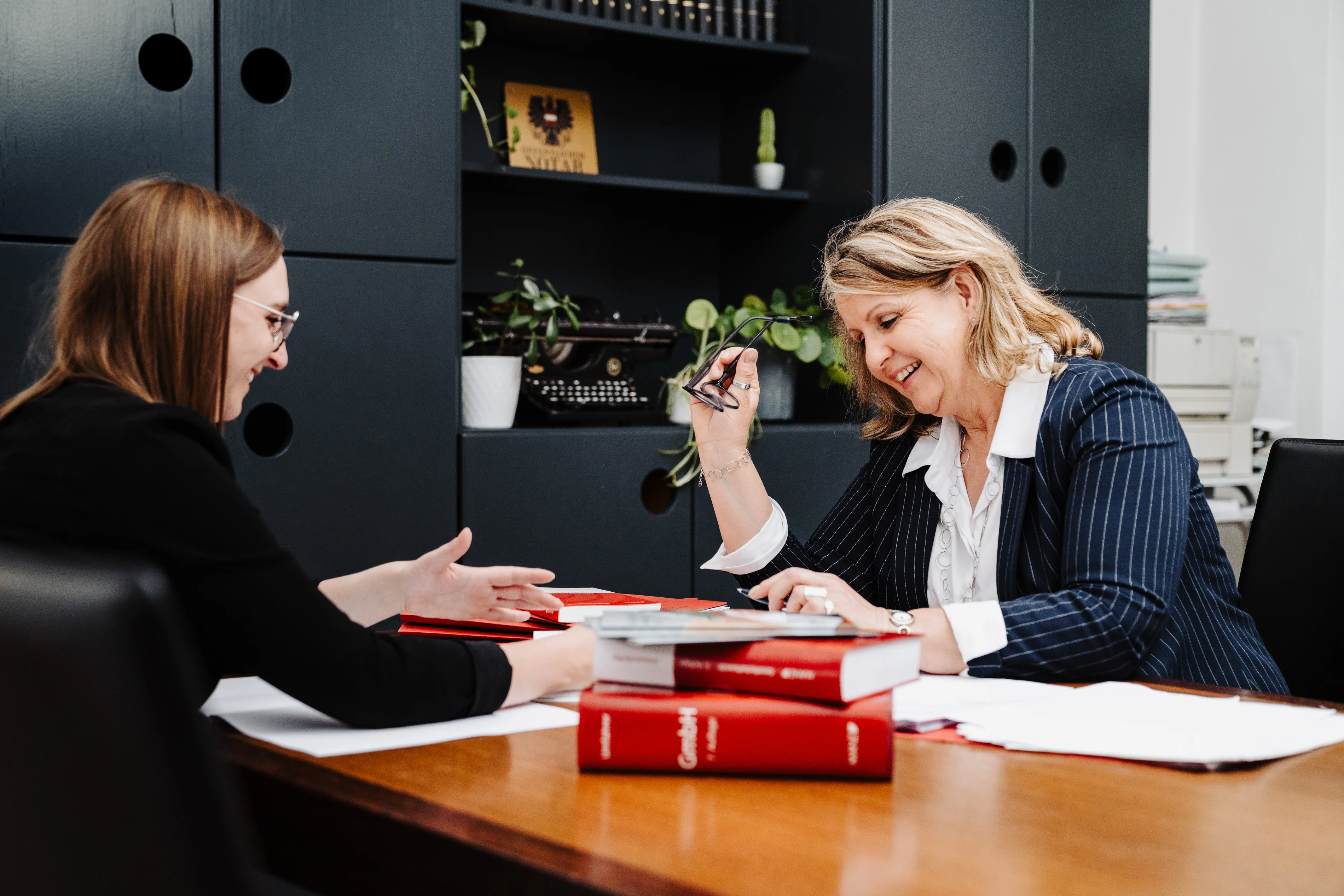 Frau Neumann und Frau Pirkner im Gespräch